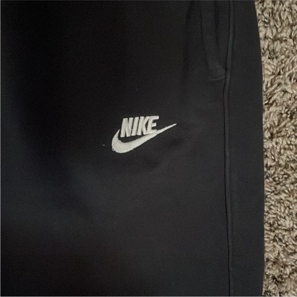 Nike Sportswear Club
Fleece-Black/Black/White-Size S